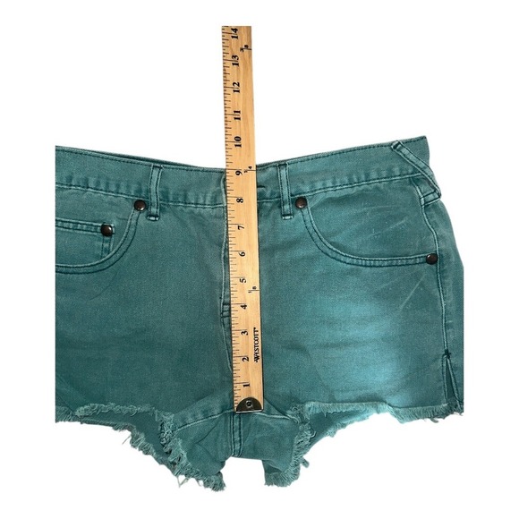 Free People Denim Shorts Frayed Hem Green Raw Edge Casual Size 28 - Picture 6 of 7